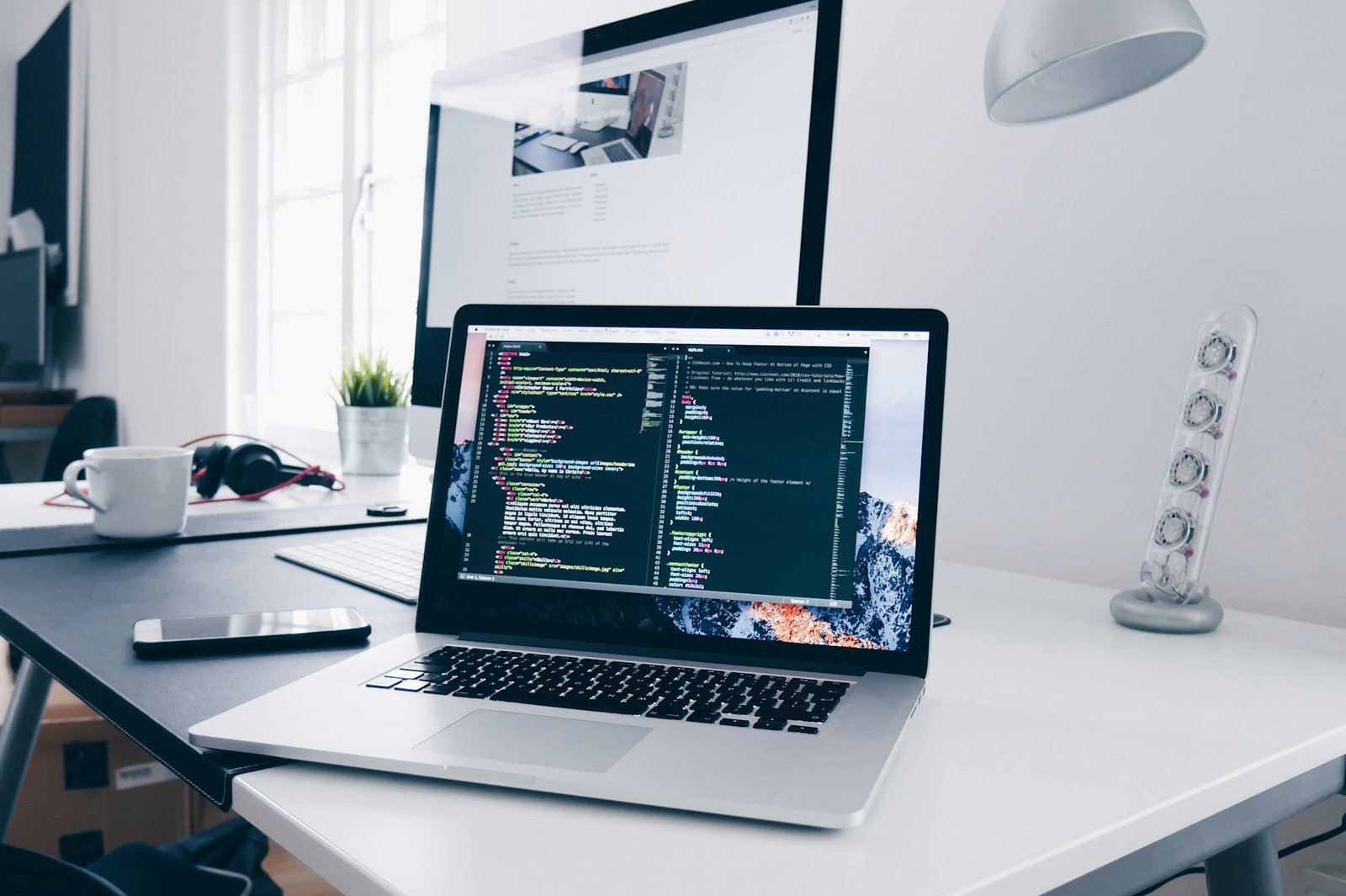 Profissional trabalhando com computador